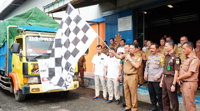 Penjabat (Pj) Bupati Tubaba Drs. M.Firsada, M.Si REsmi Melepas Penyaluran Beras CPP Untuk Masyarakat