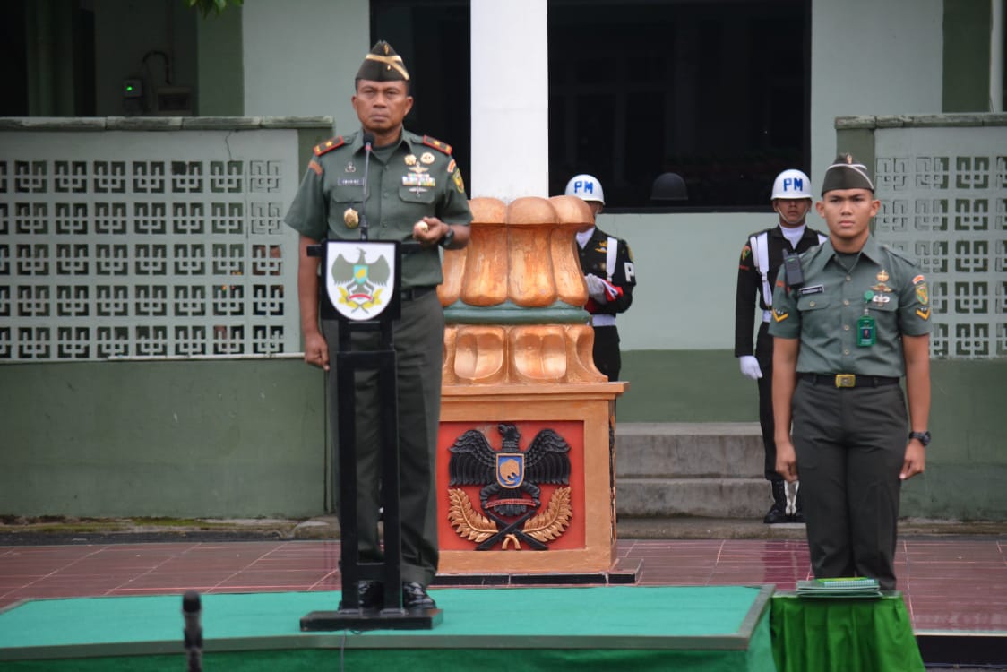 Upacara Bulanan Danrem 043/Gatam Sampaikan Penekanan Panglima TNI Untuk Berpegang Teguh Pada Pedoman Netralitas TNI