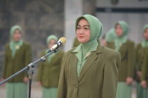Peringati HUT Persit Kartika Chandra Kirana Ke -78 Dan Dharma Pertiwi Ke-60, Ketua Persit Kartika Chandra Kirana Koorcab Rem 043 PD II/Swj Pimpin Ziarah Ke Makam Pahlawan