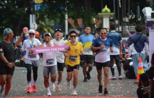 Kasrem 043/Gatam Bersama Prajurit Meriahkan Lampung Half Marathon 2024
