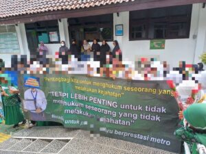 Sejumlah Siswa SD Berdemo di PN Kelas 1B Kota Metro