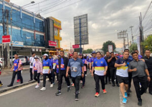 Bersama Gubernur Dan Ketua Harian KONI Provinsi Lampung, Danrem 043/Gatam Lepas Peserta Jalan Sehat Dan Lomba Lari Gubernur Run Lampung