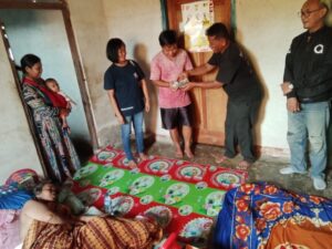Camat bersama Komunitas Trimurjo Peduli dan Paramec open donasi Untuk warga