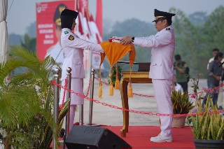 Berlansung Khidmat,PJ Bupati Mesuji Pimpin Upacara Pengibaran Duplikat Sang Merah Putih HUT Ke-79 RI