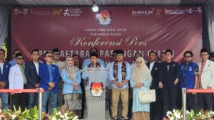 BN Holik – Faizal, Pasangan Pertama Daftar ke KPU Kabupaten Bekasi.