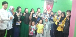Didampingi Ibu Kades Hajimena , Affaz Tour sambangi kegiatan Arisan Desa di Perumahan Keramat Jaya Lampung Selatan .