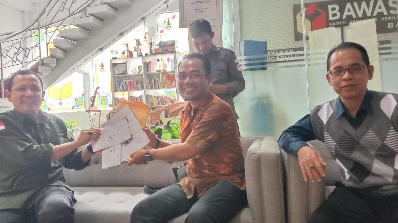 Forum Aspirasi Sultan Laporkan pelanggaran kode etik KPU ke Bawaslu Provinsi Banten