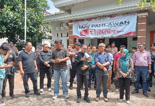 Banyak keterlibatan ASN Tim Kadapi-Cik Raden demo ke Bawaslu dan GAKKUM Way Kanan.