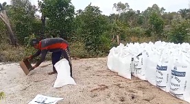 Solikin warga Desa Sukorahayu merasa nyaman bekerja di tambang pasir yang berizin