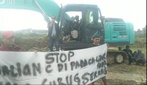 Keluhan masyarakat tak didengar pemerintah akhirnya masa turun aksi di lokasi galian C kp bojot pancalaksana,Curug, kota serang