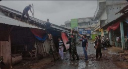 Angin puting beliung porak porandakan Desa Srimenanti Lampung Timur