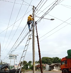 Pemasangan 100 Lampu Jalan Di Lampung Timur Menuai Pujian Warga