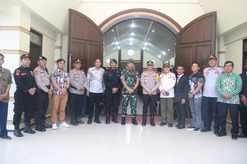 Kapolres Lampung Timur dan Forkompinda Gelar Patroli Sekala Besar Saat Malam Natal 2024.