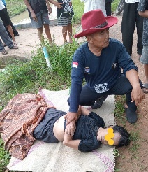 Jenazah perempuan usia 74 tahun ditemukan  warga di saluran irigasi Dusun VI Desa Adirejo lampung Timur.