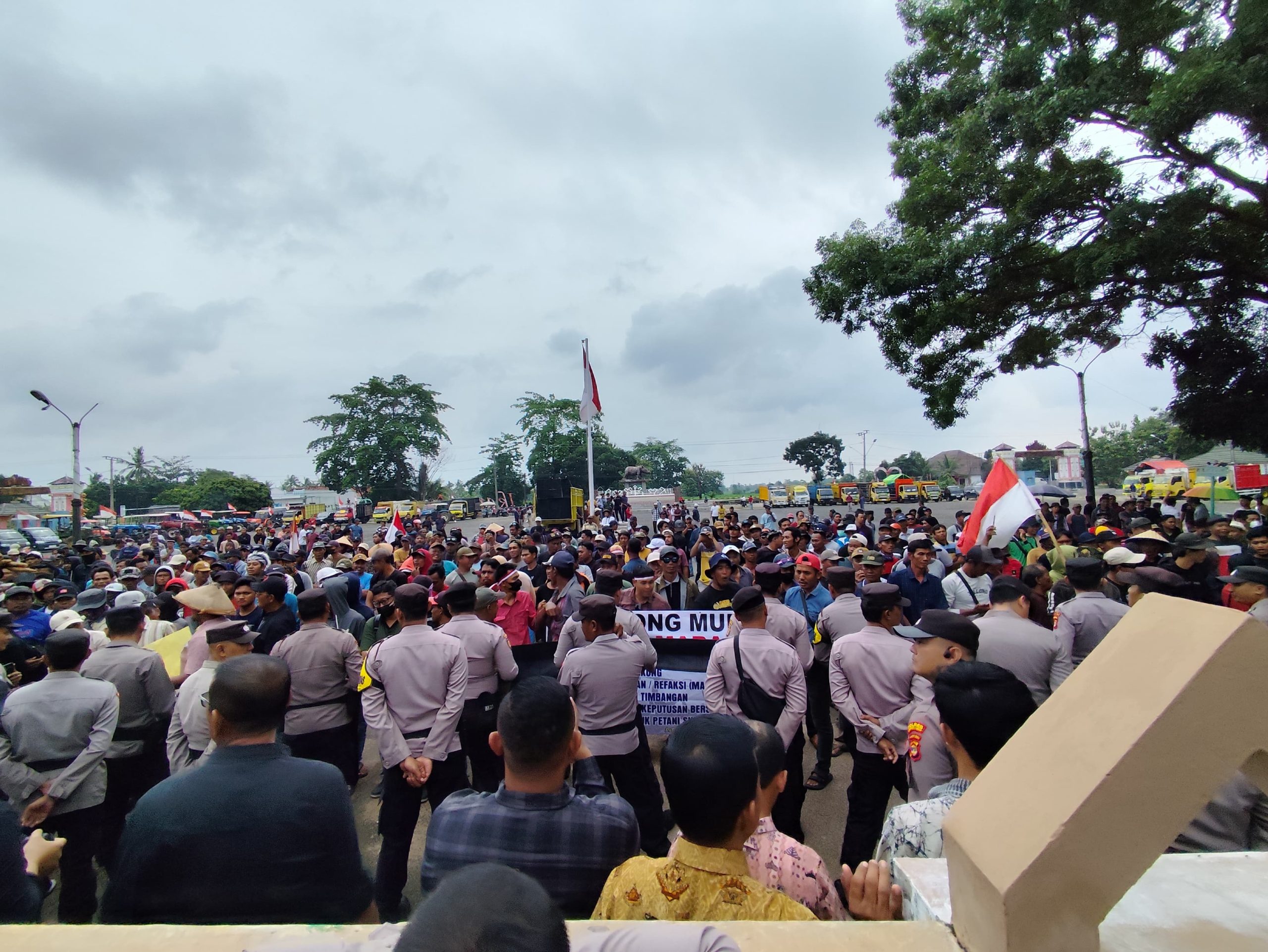 Polres Lampung Timur Bersama Kodim 0429/Lamtim Amankan Aksi Unjuk Rasa Petani Singkong