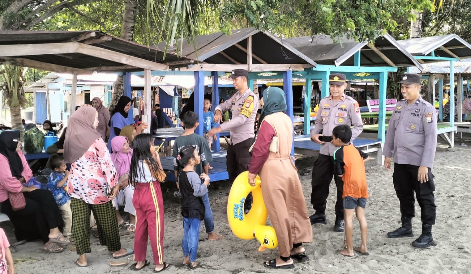 Kapolsek Sinjai Timur Pimpin Patroli Rutin, Jaga Keamanan di Tempat Wisata.