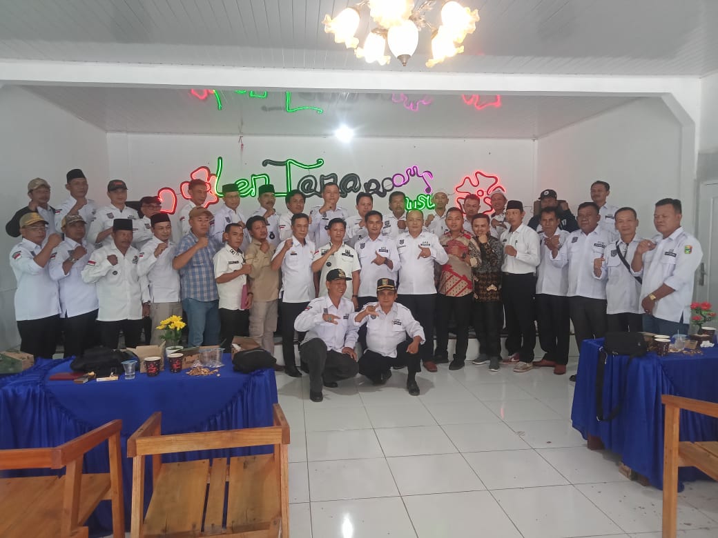 Apdesi Tanggamus telah melangsungkan rapat koordinasi sekaligus penyerahan sk kepada 4 dpk Apdesi Tanggamus telah melangsungkan rapat koordinasi sekaligus penyerahan sk kepada 4 dpk