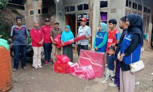 Dinsos, Tagana Sinjai, KSB Sinjai Tengah Sambangi Korban Pohon Tumbang