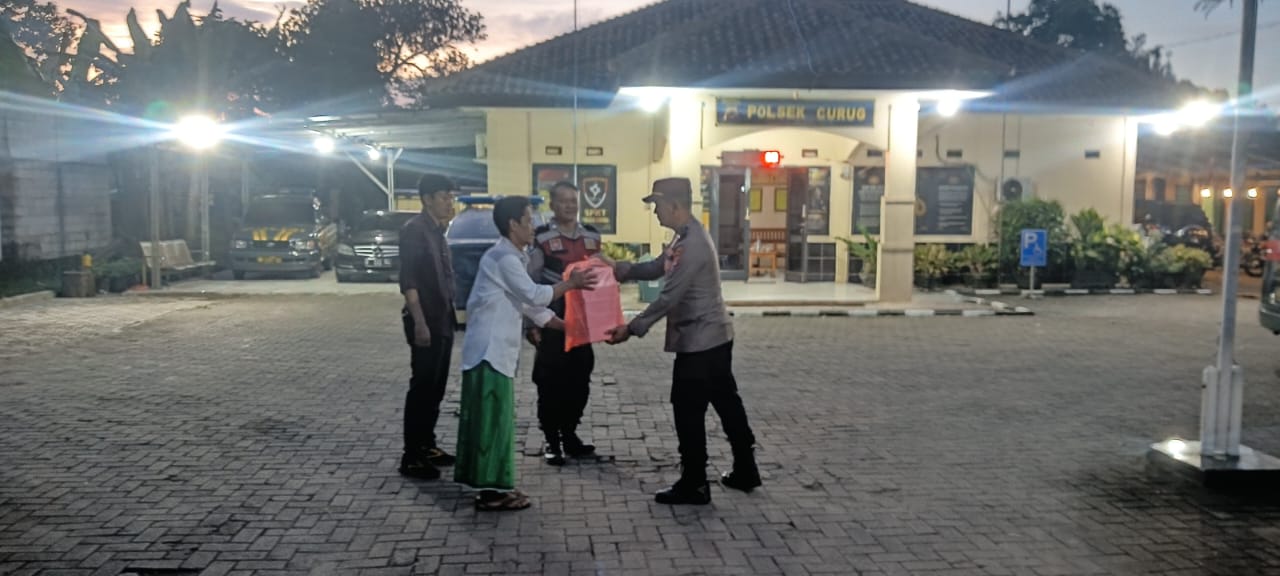 Buka Puasa personil Polsek Curug bersama Anak2 Yatim Piatu, Kaum Dhuafa.