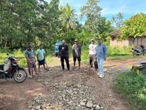 Wakil Ketua DPRD Komisi 3 Rusmanto Bantu Perbaikan Jalan
