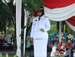 Bupati Ela  Ajak Mari  Bersama Membangun Lampung Timur  Makmur dan Sejahtera  Saat  Pimpin Upacara HUT ke-26