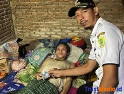 Kepala Desa Bonto Sinjai Tengah Antar Langsung BLT DD Kerumah Penerima.