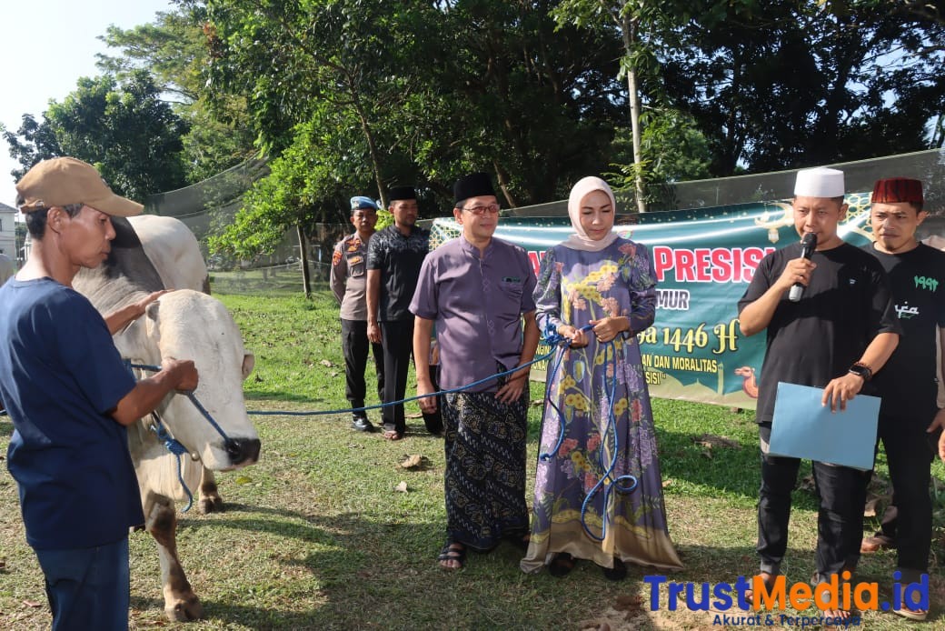 Polres Lampung Timur Laksanakan Salat Idul Adha dan Sembelih 7 Ekor Sapi dan 5 Kambing untuk Kurban