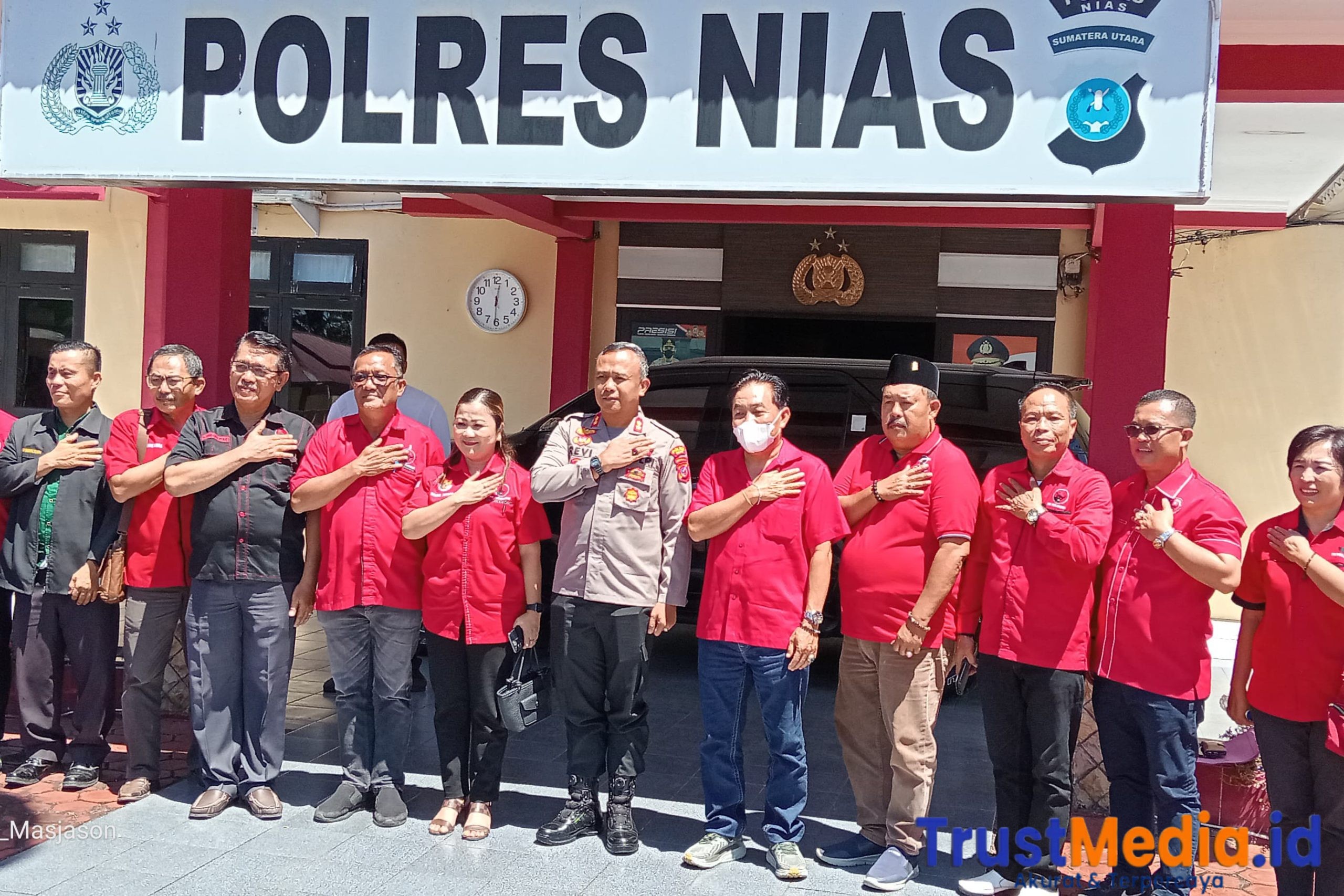 Empat DPC PDI Perjuangan Kepulauan Nias Laporkan Budi Arie Setiadi di Polres Nias.