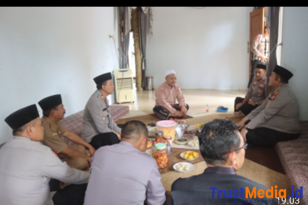 Kapolresta Serang Kota bersama Pejabat Utama bersilaturahmi ke Ponpes Riyadul Awamil