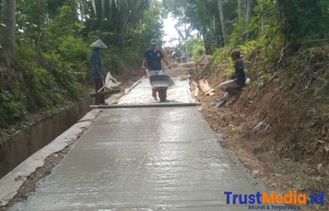 Pembangunan Rabat Beton Tahap I Tahun 2025 Dimulai di Pekon Sinarbaru Timur