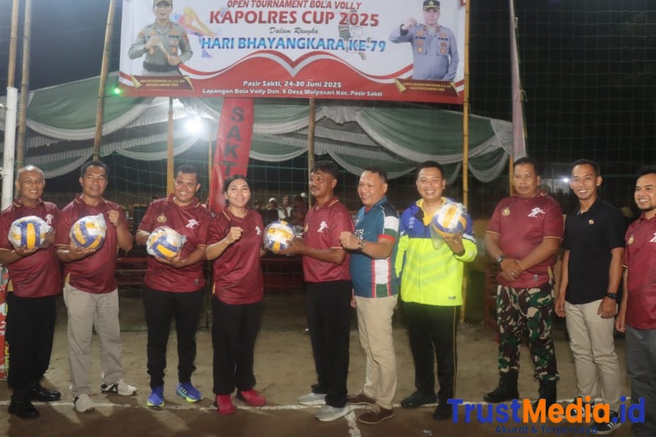 Kapolres Lampung Timur Buka Open Turnamen Volley Kapolres Cup di Desa Mulyo Sari