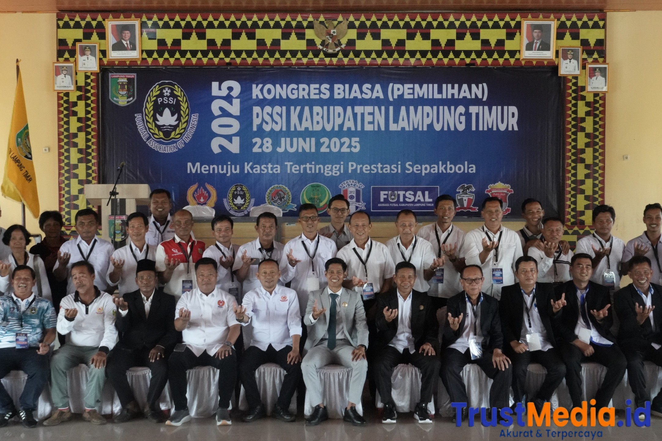 Agus Anggota dprd  dari fraksi pkb terpilih sebagai ketua pssi Lampung timur