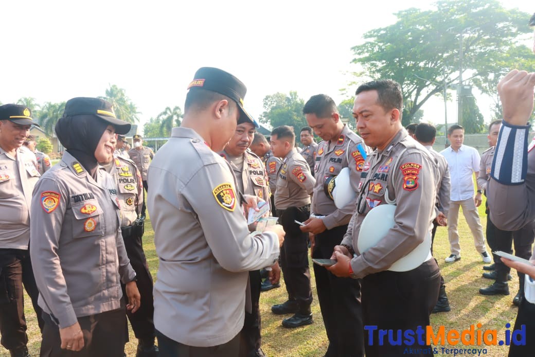 Mendadak, Wakapolres Lamtim Periksa Kelengkapan Hingga HP Personel