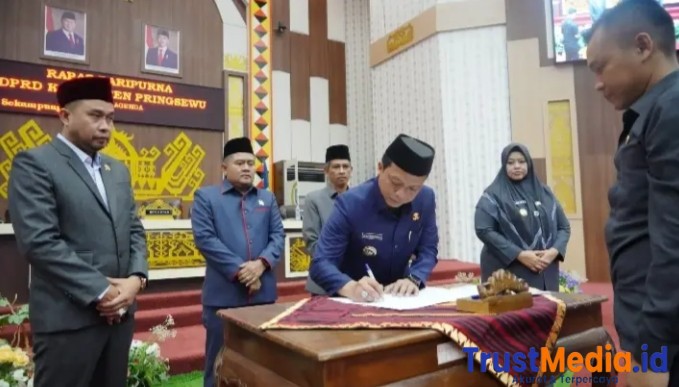 Dua Perda dan Satu Ranperda Disahkan dalam Rapat DPRD Pringsewu