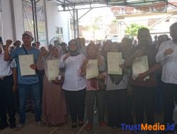 Bupati Lampung Timur Serahkan 514 Sertifikat Tanah di Desa Sumbergede