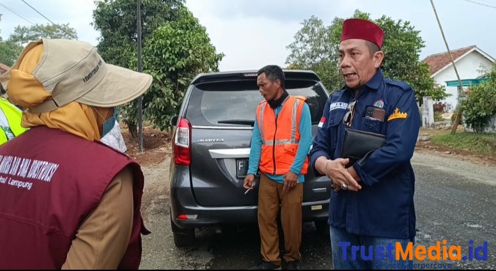 AZOHERI Ketua IWO Lamtim Proyek Pemeliharaan Jalan Raya Tanjungkari ke Negeri Katon Di Duga Tidak Sesuai Juknis