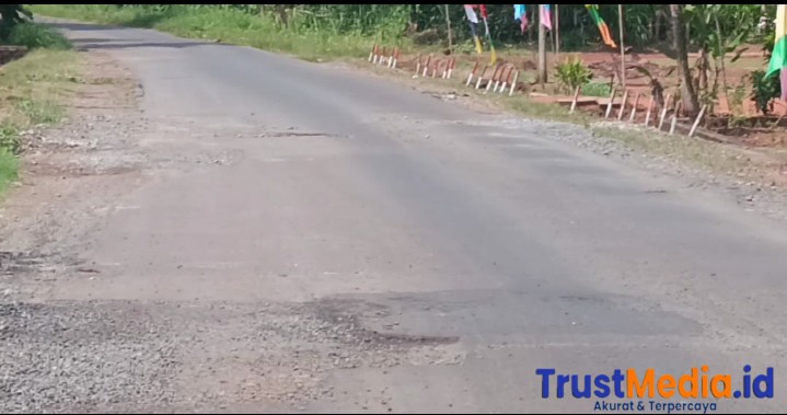 Ketua IWO Sebut Amburadul Pekerjaan Jalan Provinsi Di Duga Tidak Sesuai Dengan Juknis