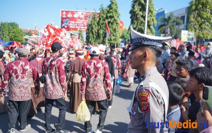 Kapolres Lhokseumawe Hadiri dan Ikut Lepas Pawai Karnaval HUT RI ke-80