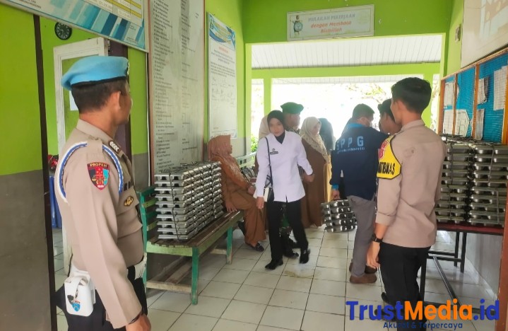 Polsek Simeulue Timur Kawal Distribusi Program Makan Bergizi Gratis untuk 2.033 Penerima