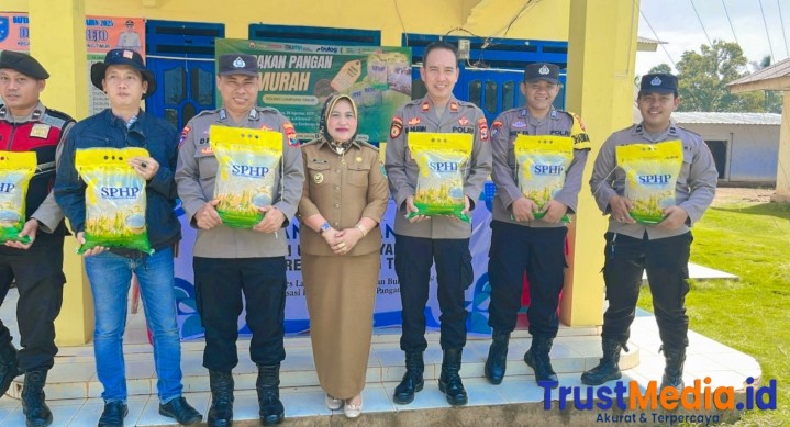 Polsek Jabung Gelar Gerakan Pangan Murah di Balai Desa Sambirejo