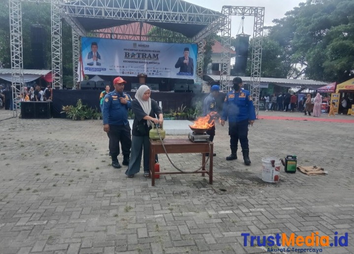 Lewat Program Botram, Disdamkar Gencarkan Edukasi Pemadaman Api kepada Masyarakat