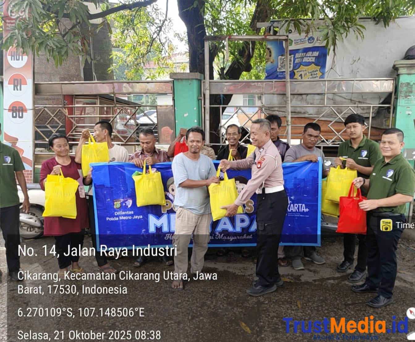 Samsat Kab Bekasi Gelar Giat Sosial Polantas Menyapa, Disambut Positif Masyarakat Samsat Kab Bekasi Gelar Giat Sosial Polantas Menyapa, Disambut Positif Masyarakat