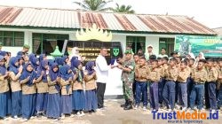 MI muhamadiyah Trimulyo adakan outing class bersama koramil sekampung