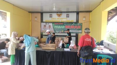 Pasar Murah Bagikan 1000 Paket Sembako Di Kecamatan Kalirejo Pasar Murah Bagikan 1000 Paket Sembako Di Kecamatan Kalirejo
