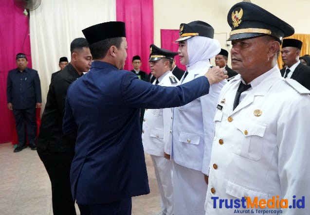 Bupati Pringsewu Lantik 19 Pejabat Daerah Bupati Pringsewu Lantik 19 Pejabat Daerah
