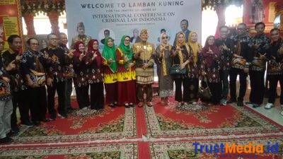 KUNJUNGAN RAJA MAKASSAR DAN REPUBLIK INDIA ANJAUSILAU KE LAMBAN GEDUNG KUNING LAMPUNG KUNJUNGAN RAJA MAKASSAR DAN REPUBLIK INDIA ANJAUSILAU KE LAMBAN GEDUNG KUNING LAMPUNG