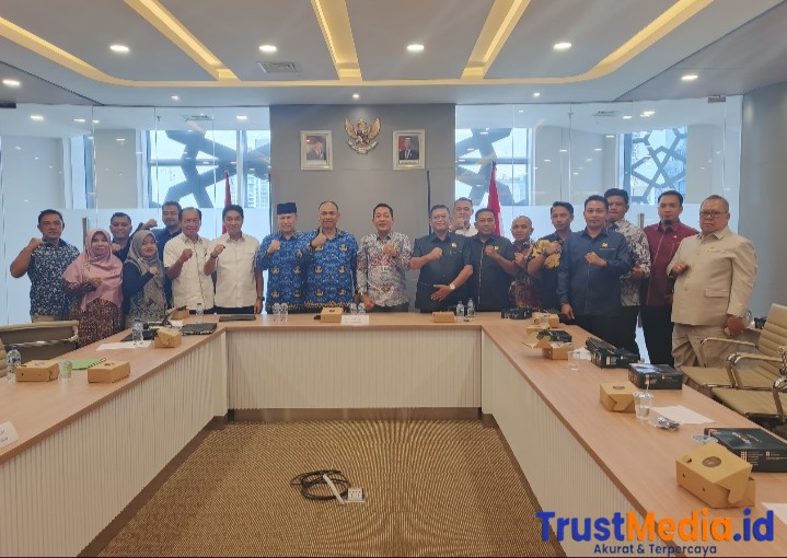 Diskominfo dampingi Komisi III DPRD Lampung Timur Konsultasi ke Kemenkomdigi Terkait Regulasi Jaringan Kabel Udara