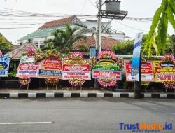 ‎Karangan Bunga Banjiri Pelantikan Pengurus PWI Pusat di Monumen Pers Solo