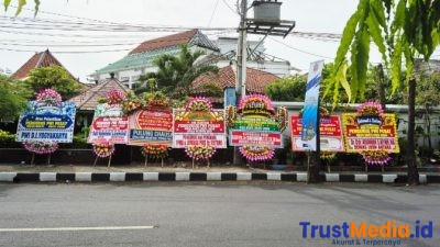 ‎Karangan Bunga Banjiri Pelantikan Pengurus PWI Pusat di Monumen Pers Solo