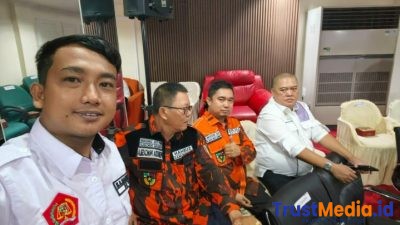 Paripurna Di Buat Heboh Dua Oknum Aktivis Dengan Suara Lantang Bupati Dan DPRD Kabupaten Tangerang Tidak Bertanggungjawab